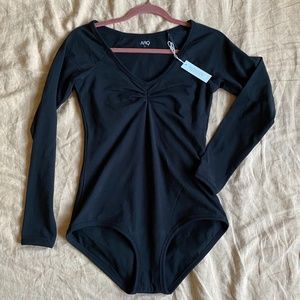 ARQ Paloma Leo in Black- NWT